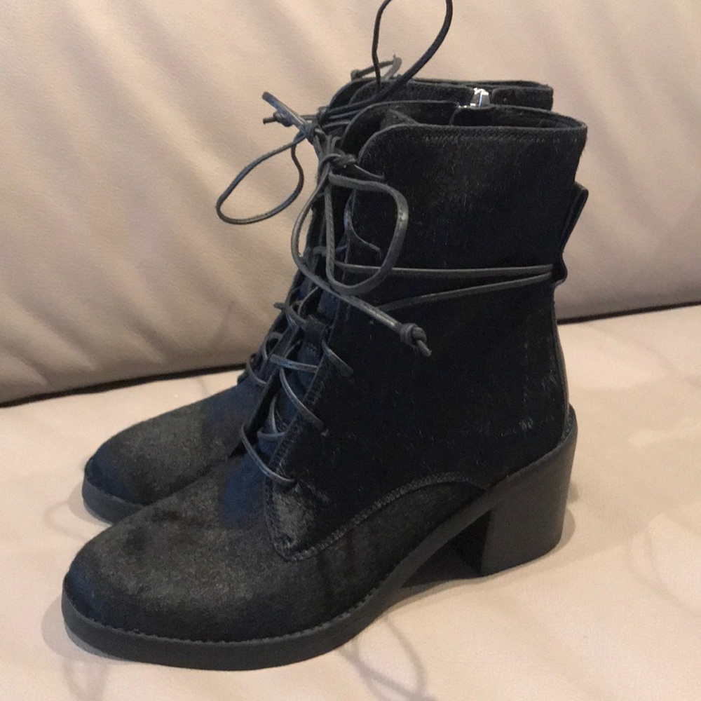 NWOT UGG ORIANA CALF HAIR HEELED BOOTS